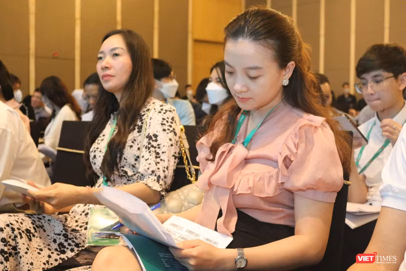 AGM 2023 của VPBank: Tham gia tái cơ cấu TCTD yếu kém, tự tin mục tiêu lợi nhuận tỉ USD ảnh 24