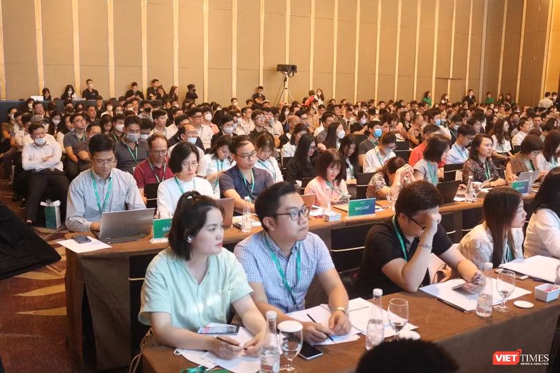 Hội trường tổ chức AGM 2023 của VPBank không còn chỗ trống!