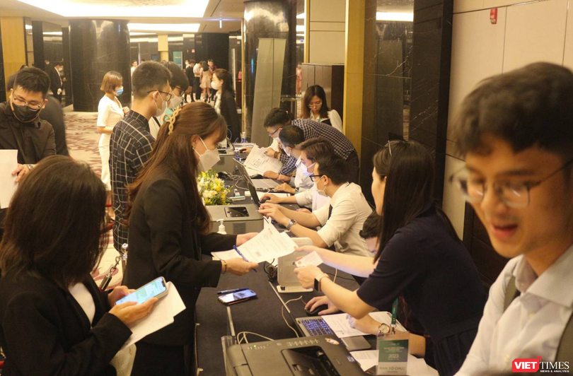 AGM 2023 của VPBank: Tham gia tái cơ cấu TCTD yếu kém, tự tin mục tiêu lợi nhuận tỉ USD ảnh 3 AGM 2023 của VPBank: Tham gia tái cơ cấu TCTD yếu kém, tự tin mục tiêu lợi nhuận tỉ USD ảnh 3