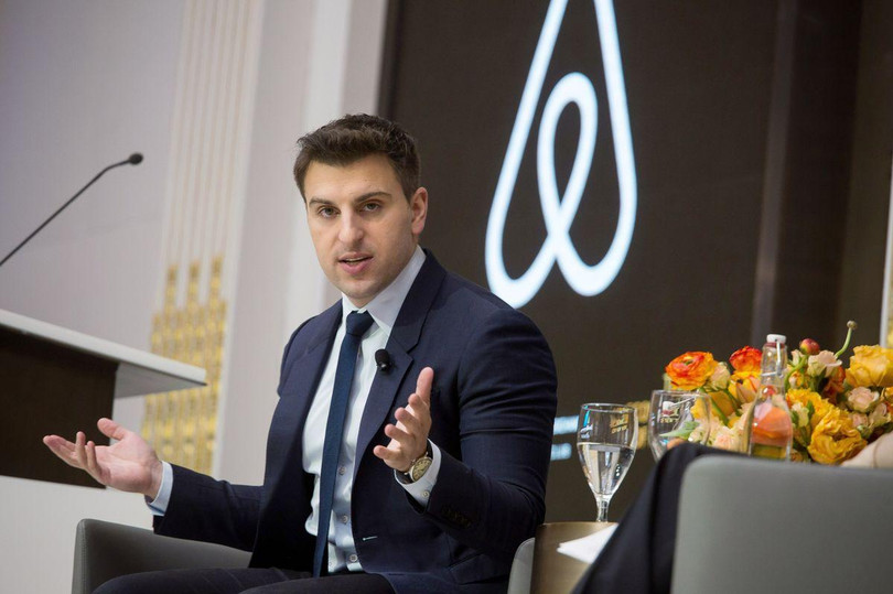Brian Chesky – Giám đốc điều hành Airbnb (Ảnh: Bloomberg)