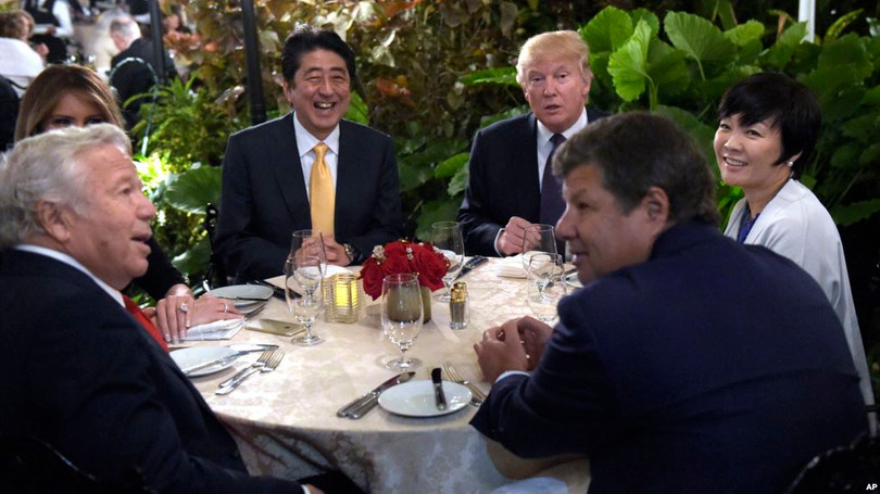 Tổng thống D.Trump và Thủ tướng Abe bên bàn tiệc