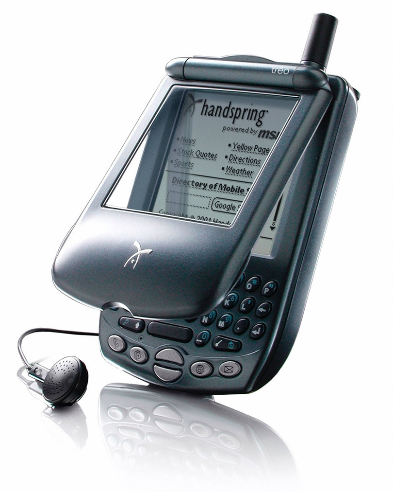 Treo 180:Còn được biết đến như Palm Treo, di động nắp gập kết hợp màn hình cảm ứng đơn sắc này là sản phẩm của hãng sản xuất thiết bị trợ lý kỹ thuật số Handspring. Khả năng soạn thảo, chỉnh sửa tin nhắn linh hoạt, thao tác dùng bút “chọc” vào màn hình, bộ nhớ lớn hơn rất nhiều so với các dòng di động cùng thời hay lướt web cùng trình duyệt Blazer là những kỷ niệm của người dùng với Treo 180. Treo 180:Còn được biết đến như Palm Treo, di động nắp gập kết hợp màn hình cảm ứng đơn sắc này là sản phẩm của hãng sản xuất thiết bị trợ lý kỹ thuật số Handspring. Khả năng soạn thảo, chỉnh sửa tin nhắn linh hoạt, thao tác dùng bút “chọc” vào màn hình, bộ nhớ lớn hơn rất nhiều so với các dòng di động cùng thời hay lướt web cùng trình duyệt Blazer là những kỷ niệm của người dùng với Treo 180.