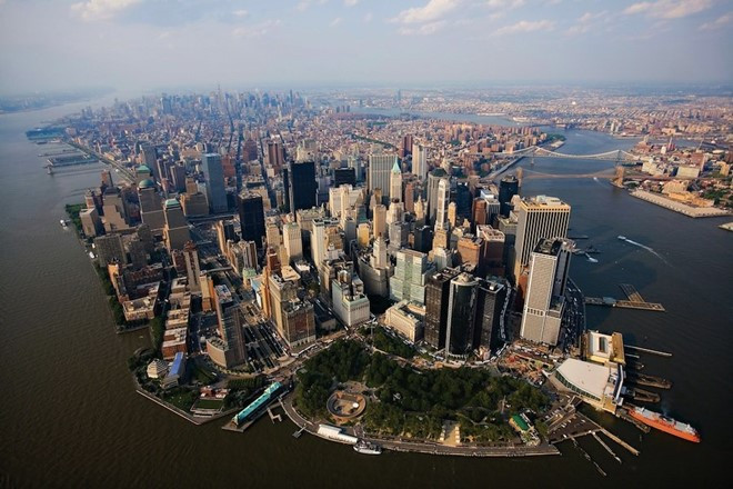 Nhiều tòa nhà chọc trời mọc lên tại các thành phố.