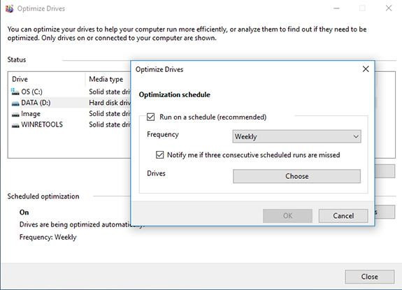 Người dùng có thể sử dụng công cụ tự động chống phân mảnh ổ cứng của Windows là “Defragment and Optimize Drive”.