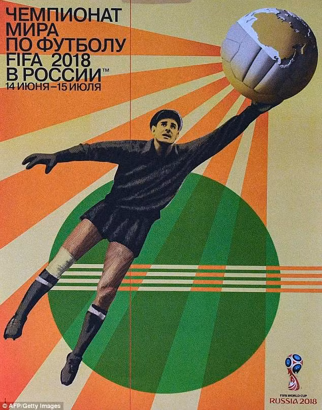 Một bức tranh cổ động cho World Cup 2018, lấy hình ảnh của "con nhện đen" huyền thoại trong khung thành của tuyển Liên-Xô, Lev Yashin. Ảnh: AFP/Getty Images