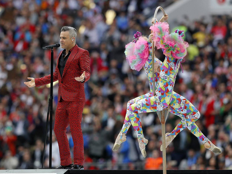 Robbie Williams trình diễn tại Lễ khai mạc World Cup 2018. Ảnh: Independent