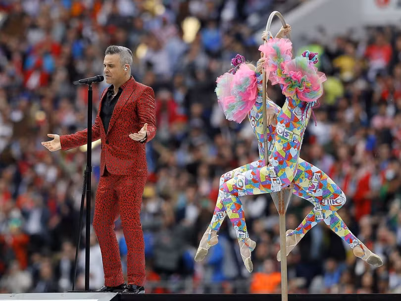 Robbie Williams trình diễn tại Lễ khai mạc World Cup 2018. Ảnh: Independent