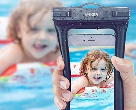 Túi chống nước Anker có giá khá mềm và tương thích với mọi loại smartphone. Ảnh: DT