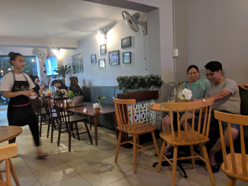 Lượng khách lui tới xem trận khai mạc giữa Nga và Saudi Arabia tại các điểm chiếu công cộng vô cùng thưa thớt