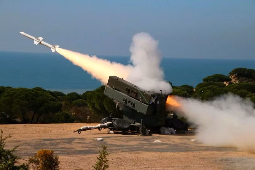 Hệ thống tên lửa phòng không Spada Aspide phóng đạn. Ảnh Military Ukraine.