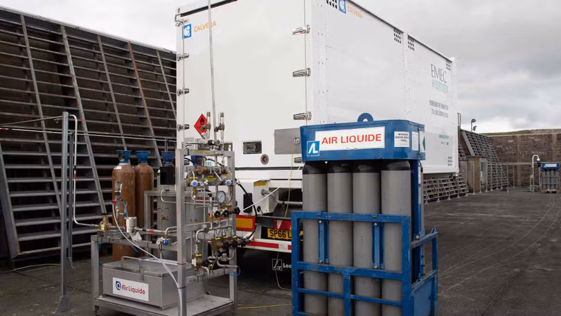 Thùng container và bình chứa hydro tại Boscombe Down. Ảnh Rolls-Royce Plc. Thùng container và bình chứa hydro tại Boscombe Down. Ảnh Rolls-Royce Plc.