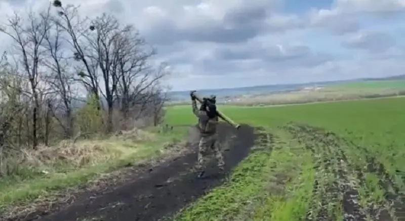 Quân đội Ukraine phóng tên lửa phòng không Martlet. Ảnh Military Leak