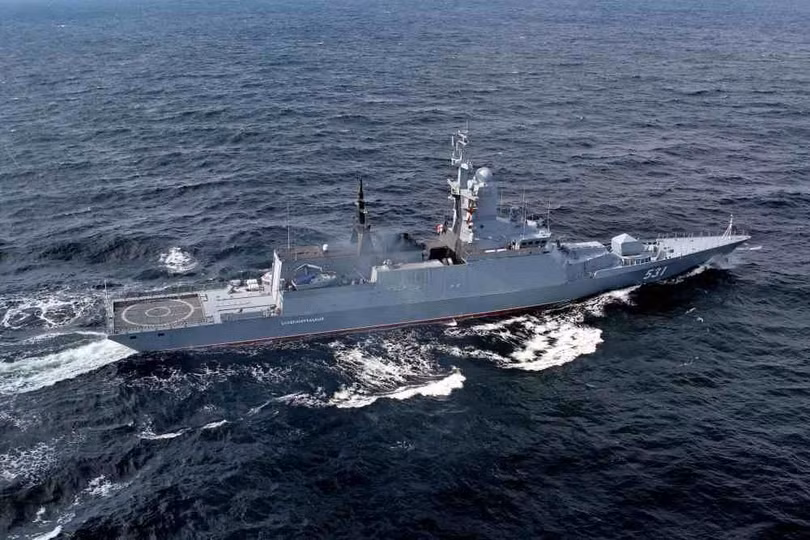 Khu trục hạm Nga thực hiện phóng bom chìm chống ngầm trên biển Địa Trung Hải. Ảnh minh họa Russian Gazeta