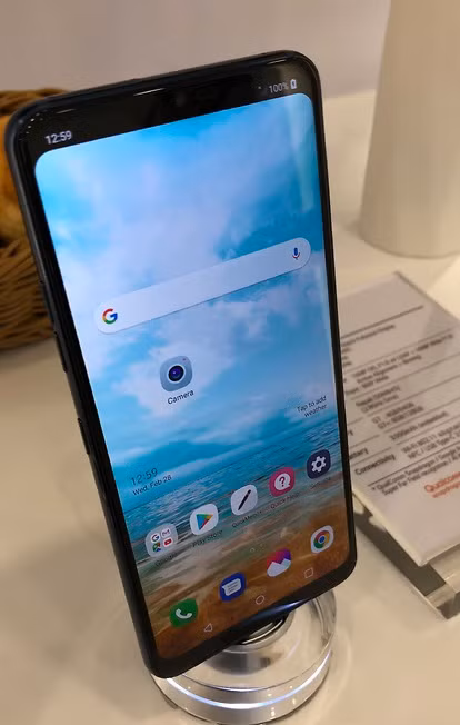 Nguyên mẫu LG G7 (Neo) bất ngời bị lộ trong triển lãm MWC 2018 diễn ra tại Barcelona. Nguồn: Ynet