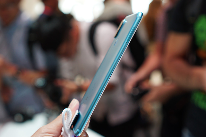 Các chi tiết xung quanh viền Mi A2 được tinh giản tối đa Các chi tiết xung quanh viền Mi A2 được tinh giản tối đa