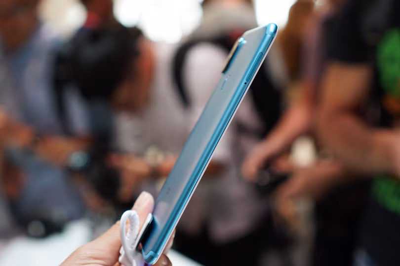 Các chi tiết xung quanh viền Mi A2 được tinh giản tối đa Các chi tiết xung quanh viền Mi A2 được tinh giản tối đa