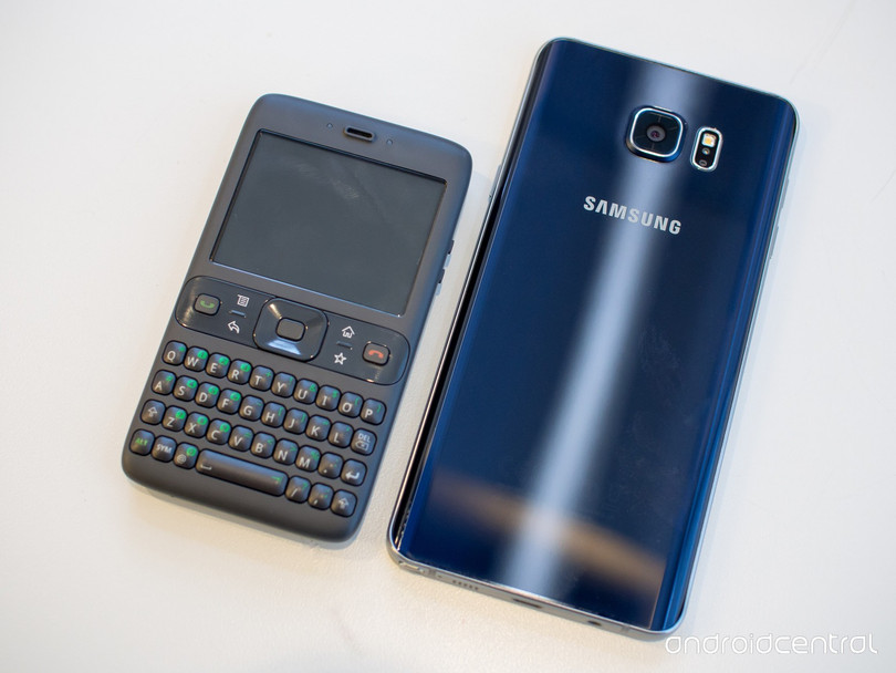 HTC Sooner, mẫu điện thoại Android đầu tiên. Ảnh: Android Central HTC Sooner, mẫu điện thoại Android đầu tiên. Ảnh: Android Central