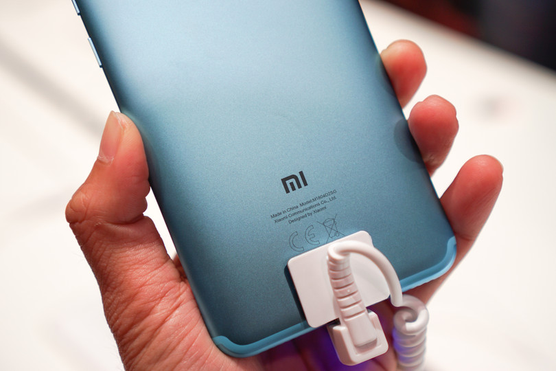 Mi A2 trang bị chuẩn kết nối Type C trong khi Mi A2 Lite dùng chuẩn Micro USB Mi A2 trang bị chuẩn kết nối Type C trong khi Mi A2 Lite dùng chuẩn Micro USB