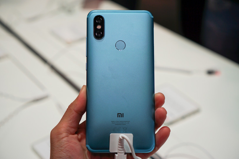 Cụm camera kép với 1 ống kính 20 MP và 1 ống kính 12 MP trên Mi A2 Cụm camera kép với 1 ống kính 20 MP và 1 ống kính 12 MP trên Mi A2