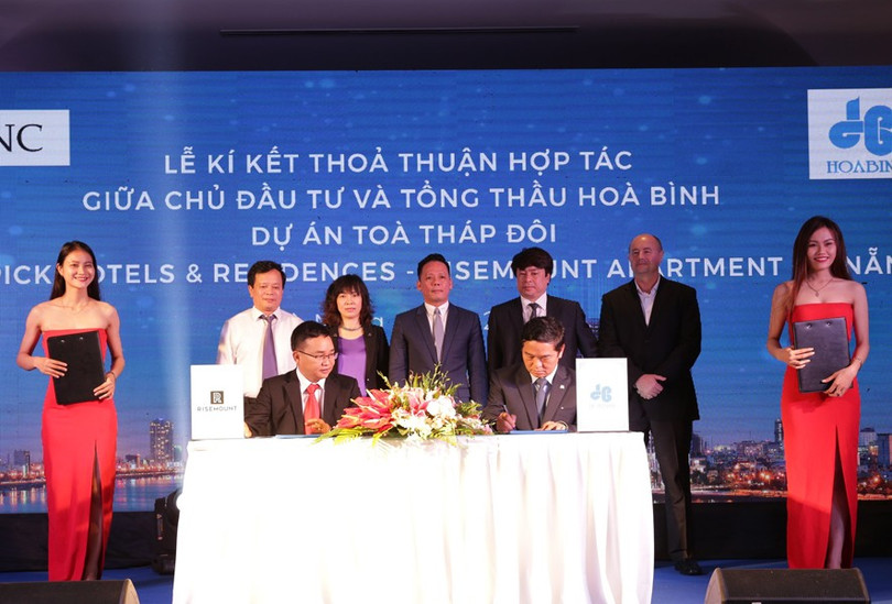 Lễ ký kết dự án Risemount Apartment Đà Nẵng giữa Hòa Bình và Chủ đầu tư Công ty Cổ phần PAVNC (Nguồn: HBC) 