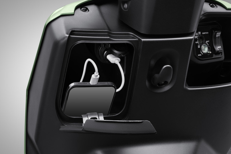 Copy of 3 - Hộc đựng đồ phía trước + sạc USB ( hộc trái + hộc phải ) 1.jpg