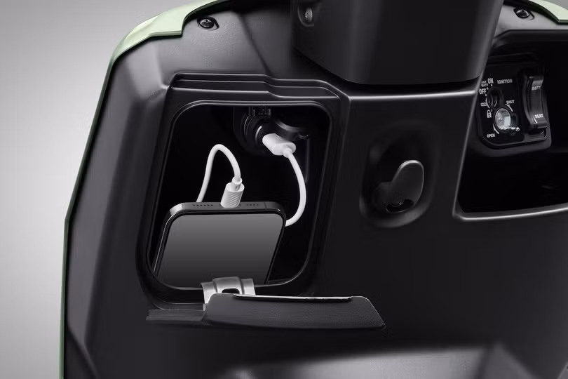 Copy of 3 - Hộc đựng đồ phía trước + sạc USB ( hộc trái + hộc phải ) 1.jpg