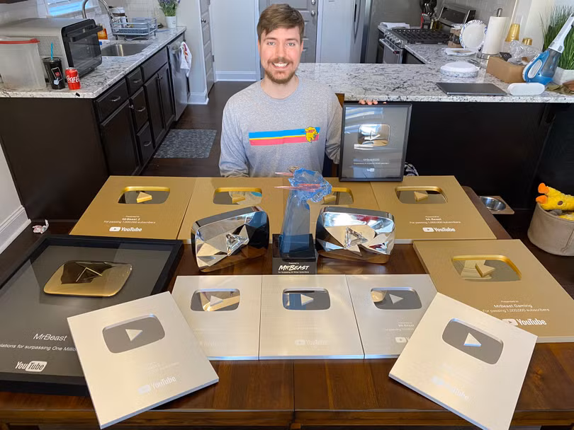 YouTuber 9x sắp trở thành tỷ phú USD: Bị ám ảnh bởi công việc, làm giàu nhờ lan truyền sự giàu có (Ảnh: MrBeast/Twitter)