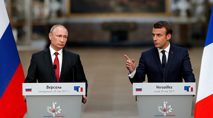 Tổng thống Nga Putin và Tổng thống Pháp Macron tại cuộc họp báo trong chuyến thăm Pháp