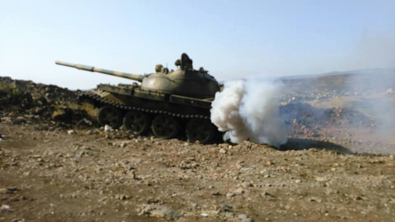 Xe tăng quân đội Syria tấn công trên vùng ngoại ô thủ đô Syria, thành phố Damascus. Ảnh minh họa Masdar News