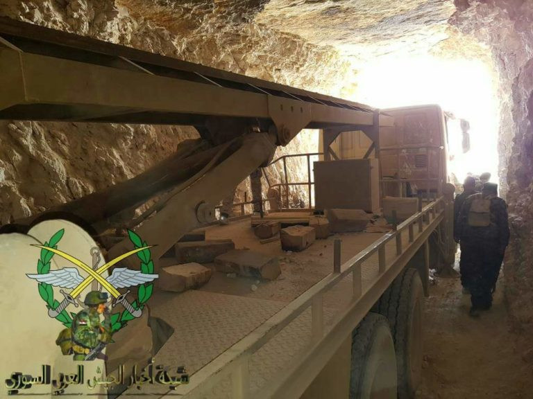 Bức hàng phe thánh chiến, quân đội Syria chiếm 37 xe tăng và 15 tên lửa đạn đạo ảnh 5