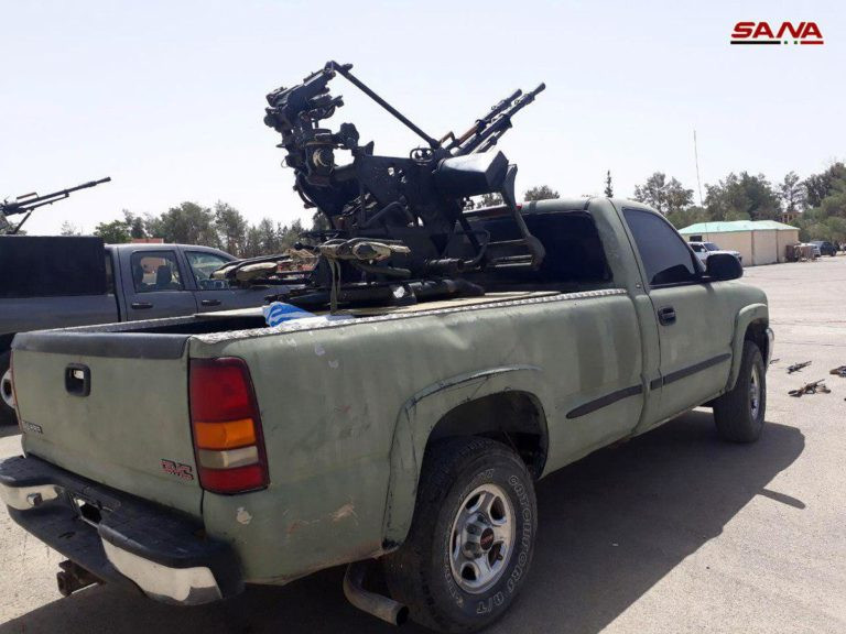 Quân cảnh Nga tước vũ khí phe thánh chiến Syria đầu hàng ảnh 5