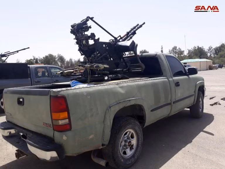 Quân cảnh Nga tước vũ khí phe thánh chiến Syria đầu hàng ảnh 5