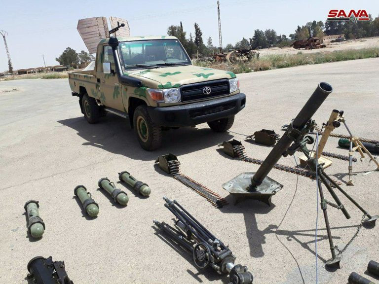 Quân cảnh Nga tước vũ khí phe thánh chiến Syria đầu hàng ảnh 4