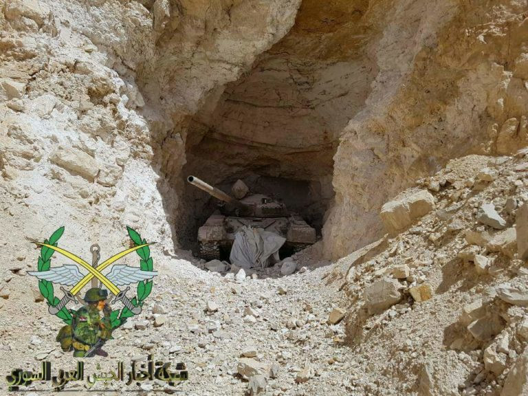 Bức hàng phe thánh chiến, quân đội Syria chiếm 37 xe tăng và 15 tên lửa đạn đạo ảnh 2