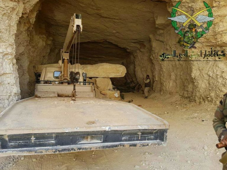 Bức hàng phe thánh chiến, quân đội Syria chiếm 37 xe tăng và 15 tên lửa đạn đạo ảnh 6