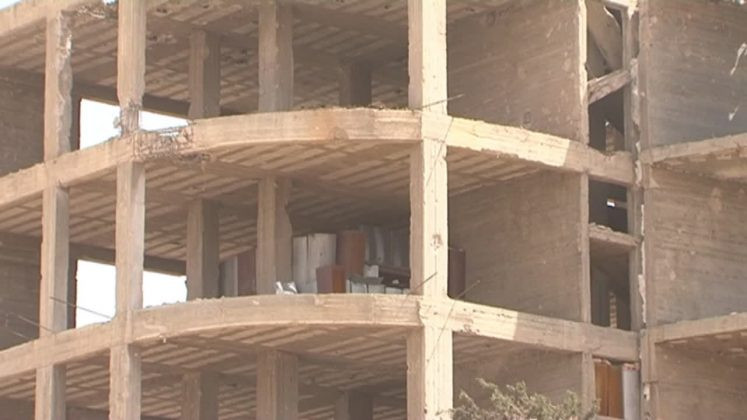 Ngôi nhà cao tầng, phía hầm ngầm chính là nhà tù nổi tiếng Al-Tawba (Nhà tù dành cho người kháng chiến) “Prison of Repentance”, ảnh minh họa MasdarNews