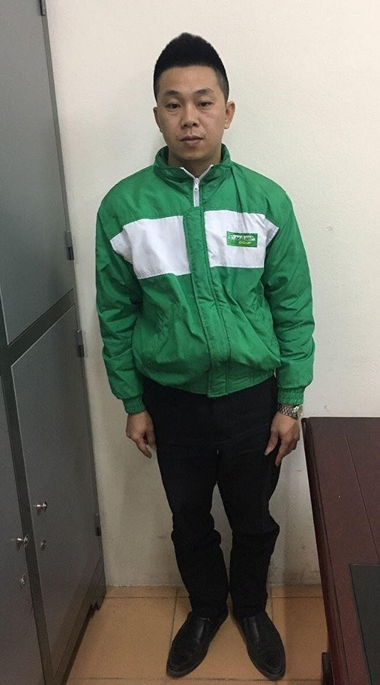 Taxi Mai Linh hất chiến sĩ công an lên nóc capo rồi phóng bạt mạng ảnh 1