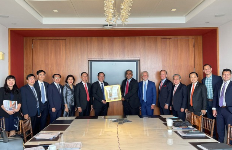 Đoàn đại biểu cấp cao TPHCM làm việc và trao quà lưu niệm với lãnh đạo Bank of America Đoàn đại biểu cấp cao TPHCM làm việc và trao quà lưu niệm với lãnh đạo Bank of America