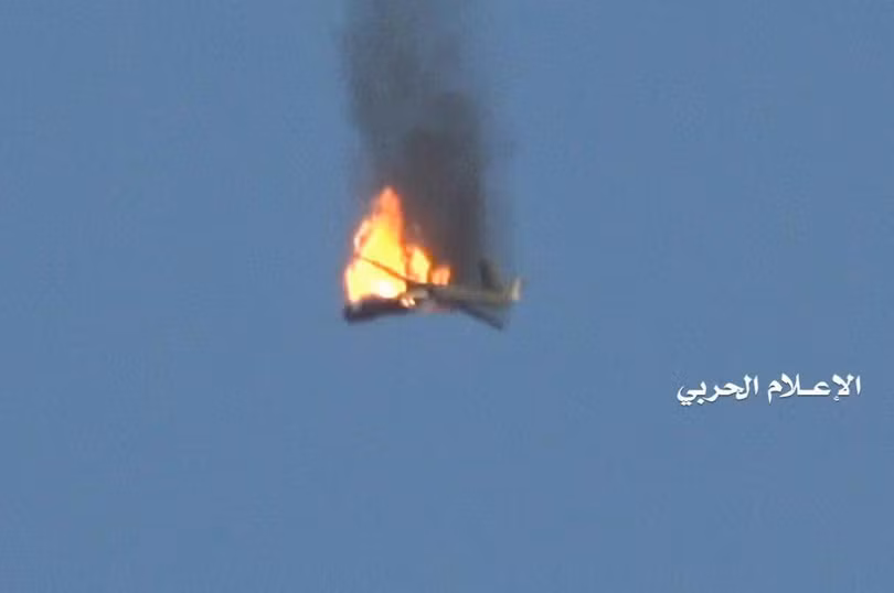 Lực lượng phòng không Houthi sử dụng tên lửa bắn hạ UAV Wingloong của Liên minh vùng Vịnh. Ảnh Masdar News