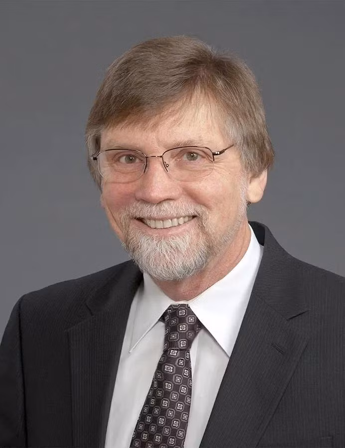 GS.TS. Mark Espeland, chuyên gia về lão khoa và y học lão khoa tại Trường Y Đại học Wake Forest. Ảnh: Trường Y, Đại học Wake Forest GS.TS. Mark Espeland, chuyên gia về lão khoa và y học lão khoa tại Trường Y Đại học Wake Forest. Ảnh: Trường Y, Đại học Wake Forest