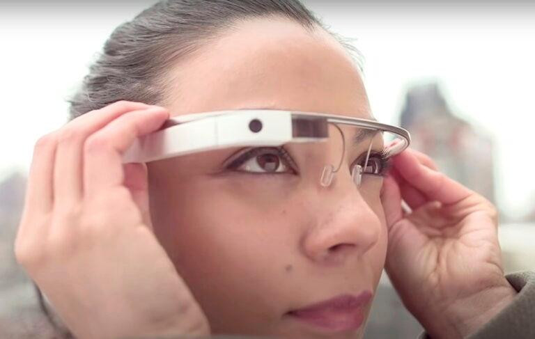 Google Glass, ra mắt vào năm 2013. Ảnh của Google.