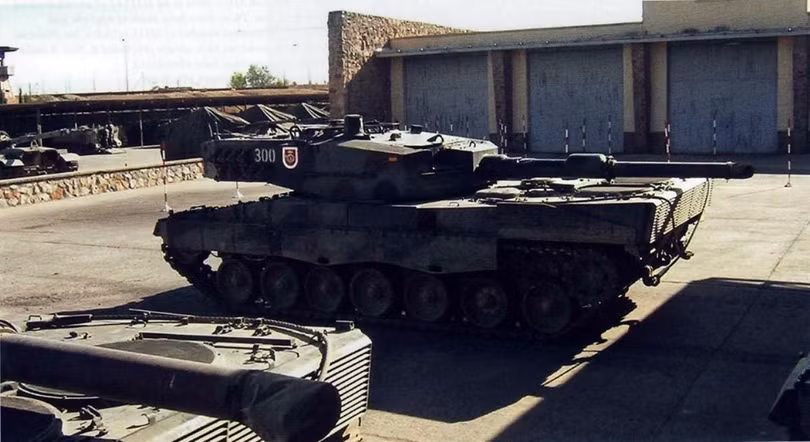 Xe tăng Leopard 2A4 của quân đội Tây Ban Nha. 2017 năm. Tây ban nha. Ảnh: Kadir Aksoy.