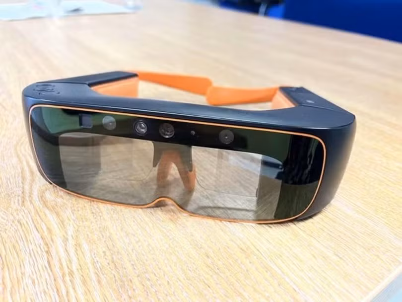 Kính bảo hộ thực tế ảo là một phần của cuộc thử nghiệm ở khu vực Northern Lincolnshire và Goole NHS Foundation Trust. Ảnh: NHS England / PA