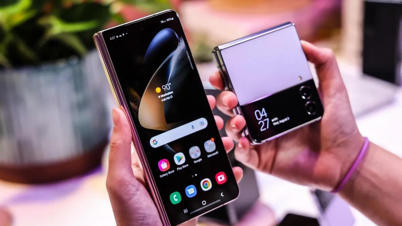 Galaxy Z Fold 4 và Galaxy Z Flip 4. Ảnh CNET.