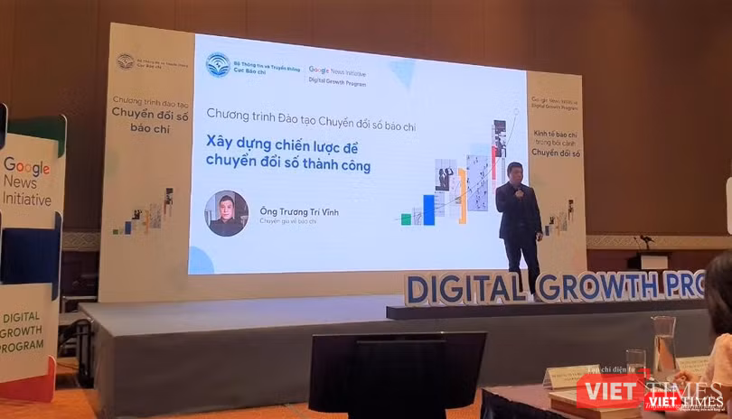Ông Trương Trí Vĩnh - chuyên gia về báo chí - phát biểu tại Chương trình đào tạo Chuyển đổi số báo chí