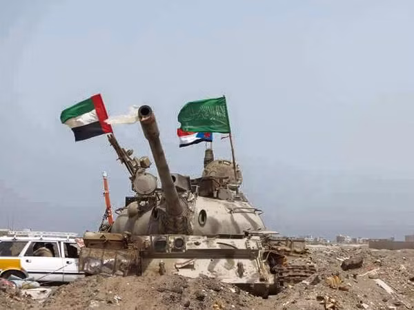 Quân đội Liên minh quân sự Ả rập Xê út tiến công vào thành phố biển Hodeidah. Ảnh minh họa Masdar News