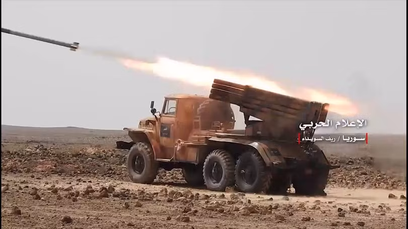 Pháo phản lực quân đội Syria xả đạn ở tỉnh Sweida. Ảnh minh họa Masdar News