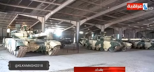 Những xe tăng T-90 Iraq trong khu nhà xe, sẵn sàng nhận nhiệm vụ chiến đấu