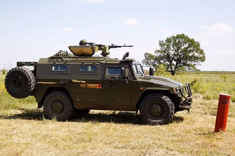 Cận cảnh binh sĩ Nga huấn luyện xạ kích từ súng máy Kord. Ảnh RG