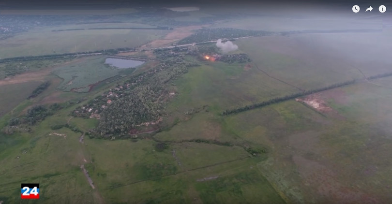 Quân đội Donesk pháo kích tiêu diệt các hỏa điểm của binh sĩ Ukraina. Ảnh minh họa video